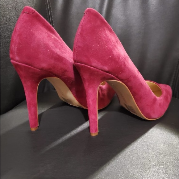 Vince Camuto suede 4 inch heels, Women’s 10/40 - Picture 4 of 5
